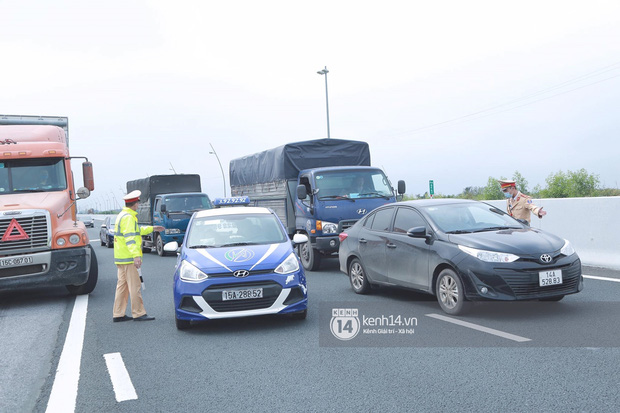 Đúng phút 89 nhà trai đành bất lực quay về, không thể vào Quảng Ninh đón dâu do dịch Covid-19-1