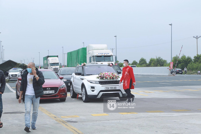 Đúng phút 89 nhà trai đành bất lực quay về, không thể vào Quảng Ninh đón dâu do dịch Covid-19-4