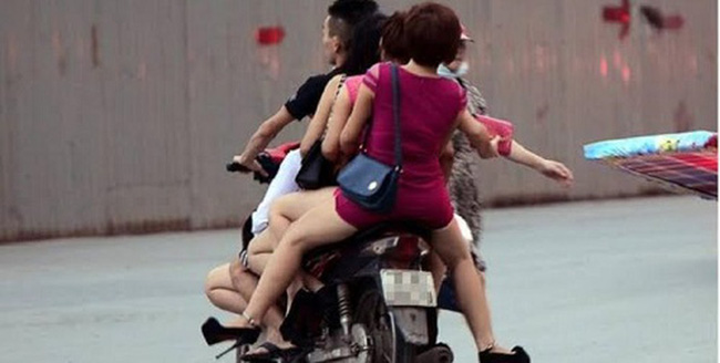 Karaoke tay vịn mà dân mạng đang bàn tán xôn xao là dịch vụ gì?-6