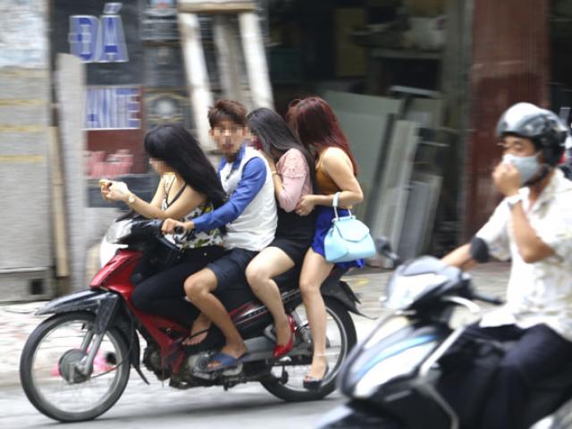 Karaoke tay vịn mà dân mạng đang bàn tán xôn xao là dịch vụ gì?-7