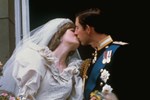 15 bức ảnh không thể quên của Công nương Diana suốt 15 năm chôn chân trong hôn nhân bi kịch: Hạnh phúc chẳng mấy mà sao khổ đau chất đầy?-16