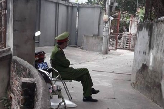Video: Hà Nội phong tỏa nhà riêng, cách ly bác sĩ liên quan đến bệnh nhân 1553