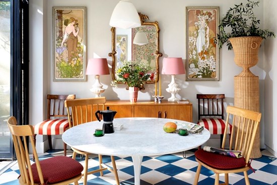 Nhà phố có không gian sống 3 trong 1 cực ấn tượng với decor màu ngập tràn sắc xuân