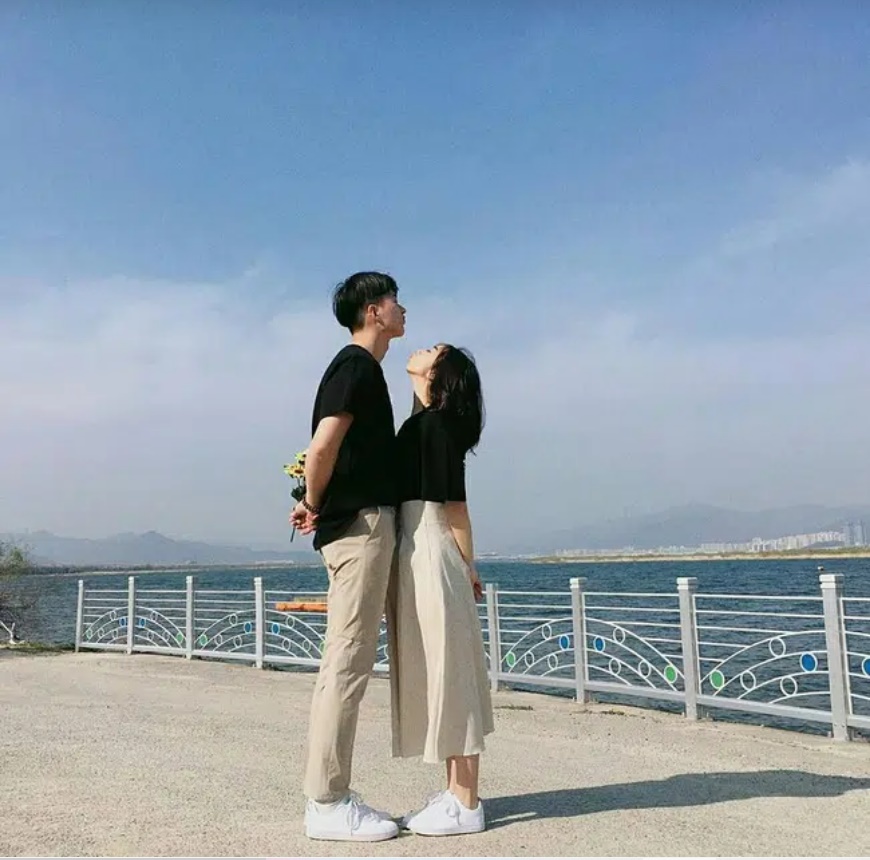 Giờ tan làm, cô gái đến tận cổng công ty người yêu để theo dõi và chứng kiến cảnh tượng không thể quên, màn giải quyết nhanh gọn sau đó khiến MXH trầm trồ-2