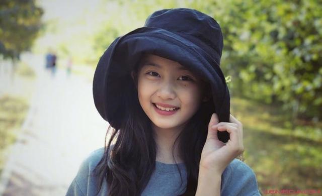 Vì một bức ảnh với góc ngồi không thể chấp nhận được của con gái đăng trên tạp chí, ông bố soái ca bị chỉ trích quá nuông chiều làm hư con-4