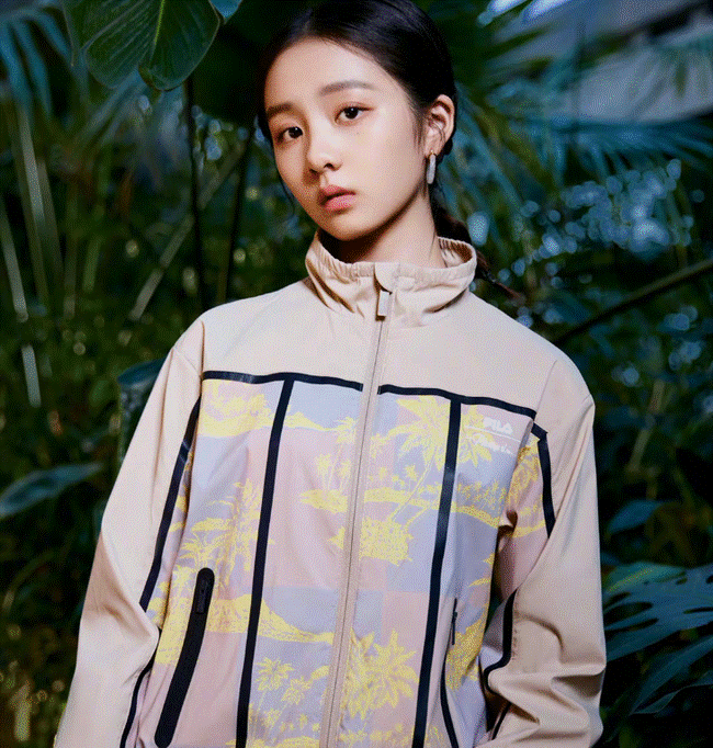 Vì một bức ảnh với góc ngồi không thể chấp nhận được của con gái đăng trên tạp chí, ông bố soái ca bị chỉ trích quá nuông chiều làm hư con-5