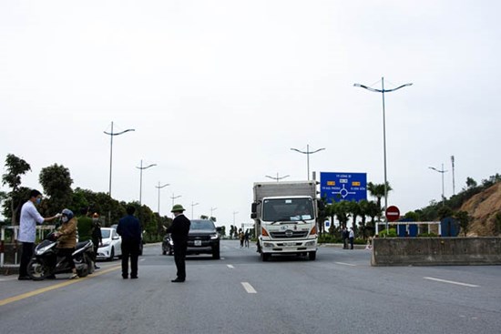 Thủ tướng yêu cầu phong tỏa TP Chí Linh trong 21 ngày