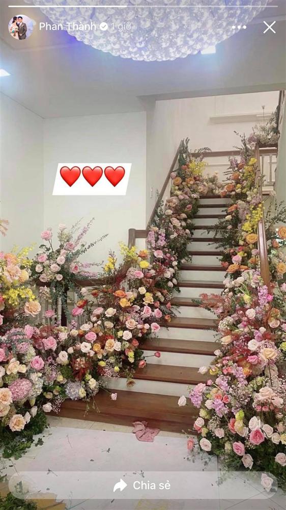 Primmy Trương sử dụng loại hoa cực lạ không có ở Việt Nam làm cổng hoa chuẩn bị cho hôn lễ ngày mai, nhưng tại nhà riêng của đại gia Phan Thành vẫn im lặng như tờ-5