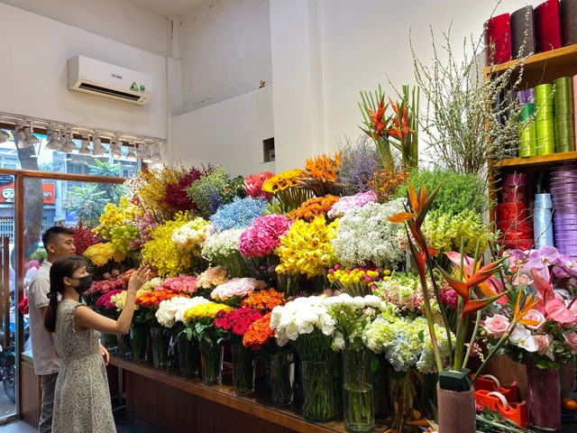 Lan công chúa, hồng sa mạc, nhiều hàng lạ đổ bộ TPHCM chờ Tết-1