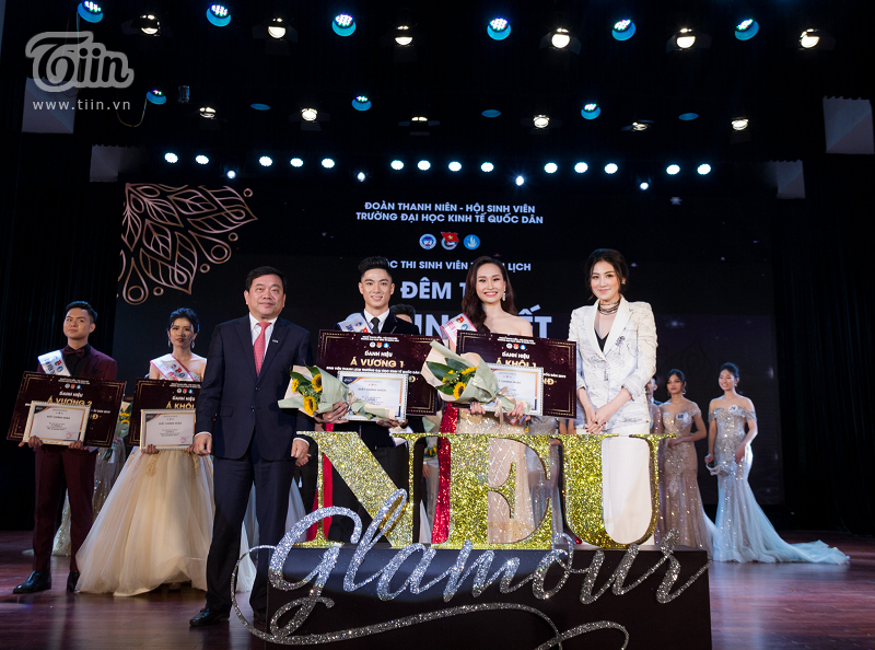 Choáng ngợp với đám cưới của Á khôi Đại học Kinh tế Quốc dân: Chú rể lái siêu xe Lamborghini 19 tỷ rước dâu-3