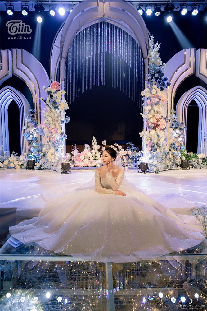 Choáng ngợp với đám cưới của Á khôi Đại học Kinh tế Quốc dân: Chú rể lái siêu xe Lamborghini 19 tỷ rước dâu-6