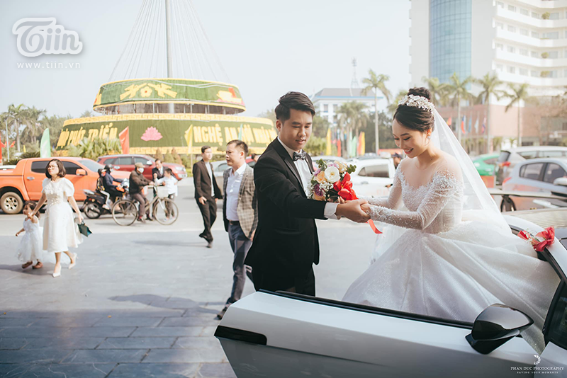 Choáng ngợp với đám cưới của Á khôi Đại học Kinh tế Quốc dân: Chú rể lái siêu xe Lamborghini 19 tỷ rước dâu-7