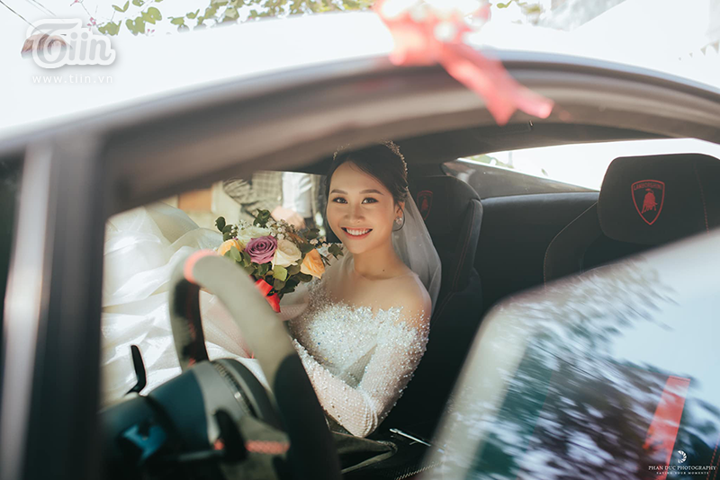 Choáng ngợp với đám cưới của Á khôi Đại học Kinh tế Quốc dân: Chú rể lái siêu xe Lamborghini 19 tỷ rước dâu-12
