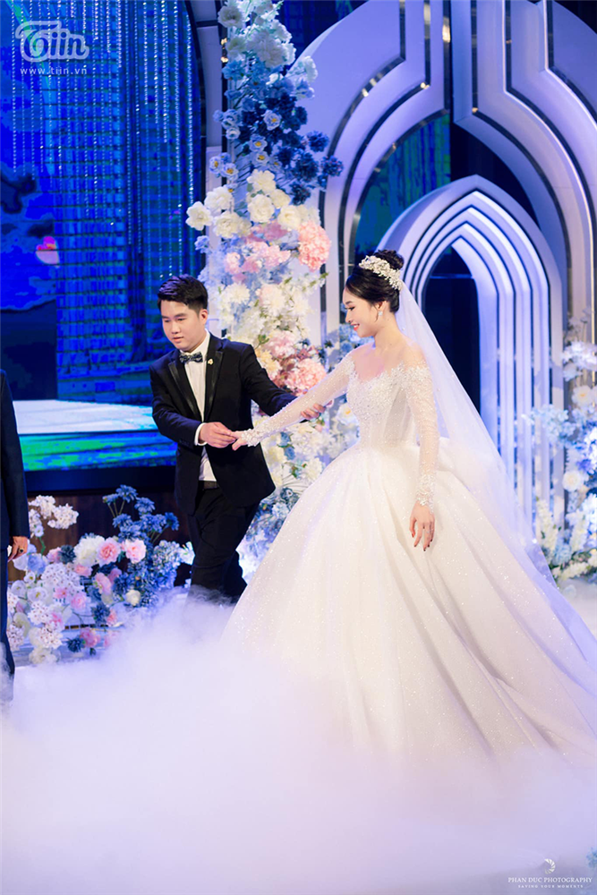 Choáng ngợp với đám cưới của Á khôi Đại học Kinh tế Quốc dân: Chú rể lái siêu xe Lamborghini 19 tỷ rước dâu-14