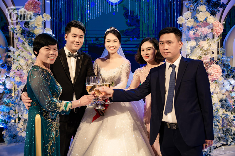 Choáng ngợp với đám cưới của Á khôi Đại học Kinh tế Quốc dân: Chú rể lái siêu xe Lamborghini 19 tỷ rước dâu-17