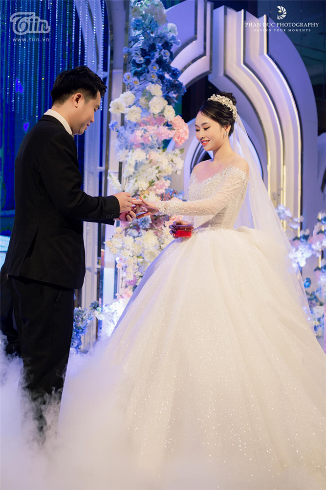 Choáng ngợp với đám cưới của Á khôi Đại học Kinh tế Quốc dân: Chú rể lái siêu xe Lamborghini 19 tỷ rước dâu-18