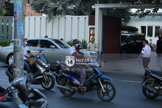 Rolls-Royce, McLaren, Maybach và dàn siêu xe của Phan Thành đồng loạt dán chữ hỷ chuẩn bị rước dâu-4