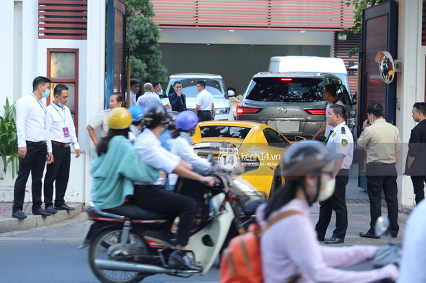 Rolls-Royce, McLaren, Maybach và dàn siêu xe của Phan Thành đồng loạt dán chữ hỷ chuẩn bị rước dâu-3