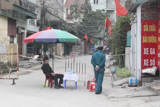 Ảnh: Những chốt phòng dịch trong đêm ở Quảng Ninh