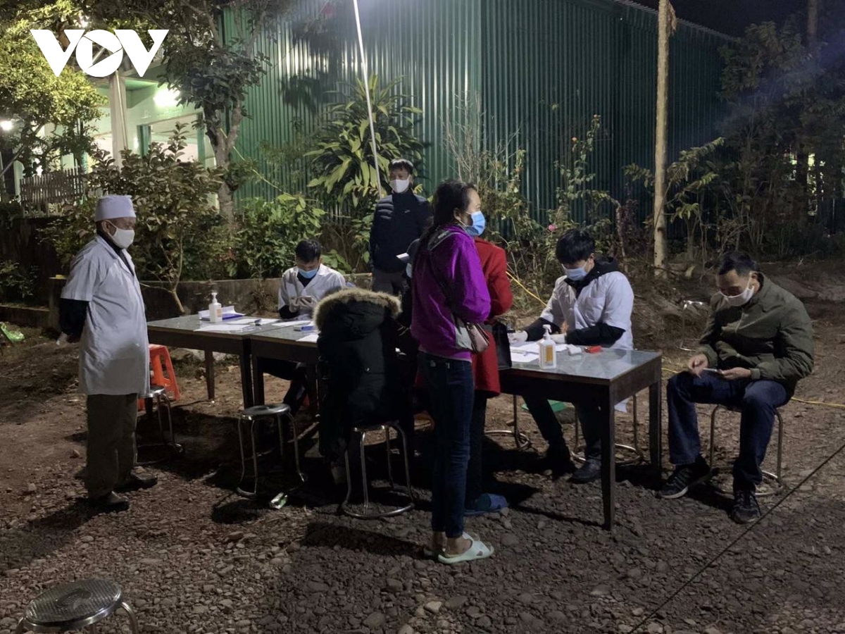 Ảnh: Những chốt phòng dịch trong đêm ở Quảng Ninh-11