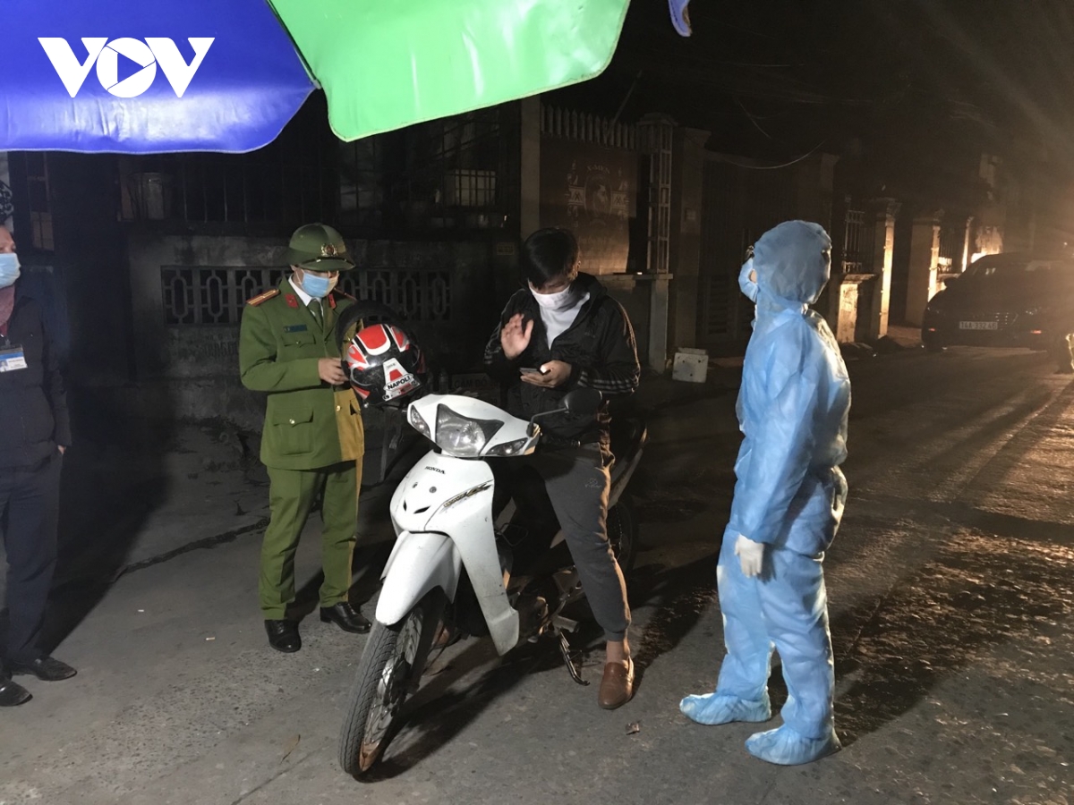 Ảnh: Những chốt phòng dịch trong đêm ở Quảng Ninh-3