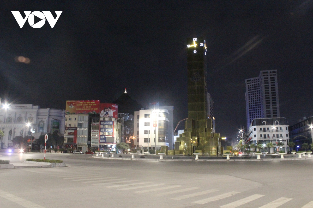 Ảnh: Những chốt phòng dịch trong đêm ở Quảng Ninh-6