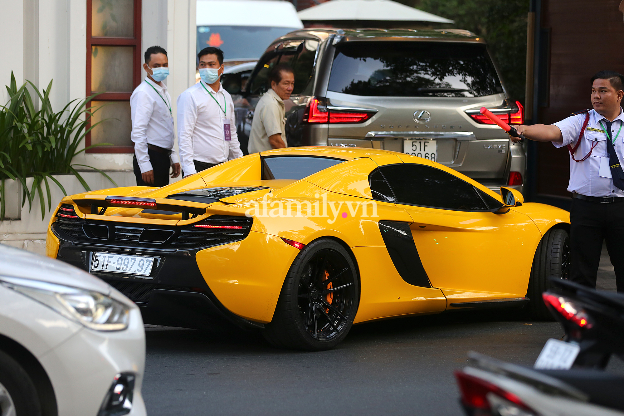 Trực tiếp đám cưới Phan Thành - Primmy Trương: Cô dâu chiếm spotlight với áo dài đỏ, nhẫn kim cương to đùng trên tay nhìn là nể ngay-10