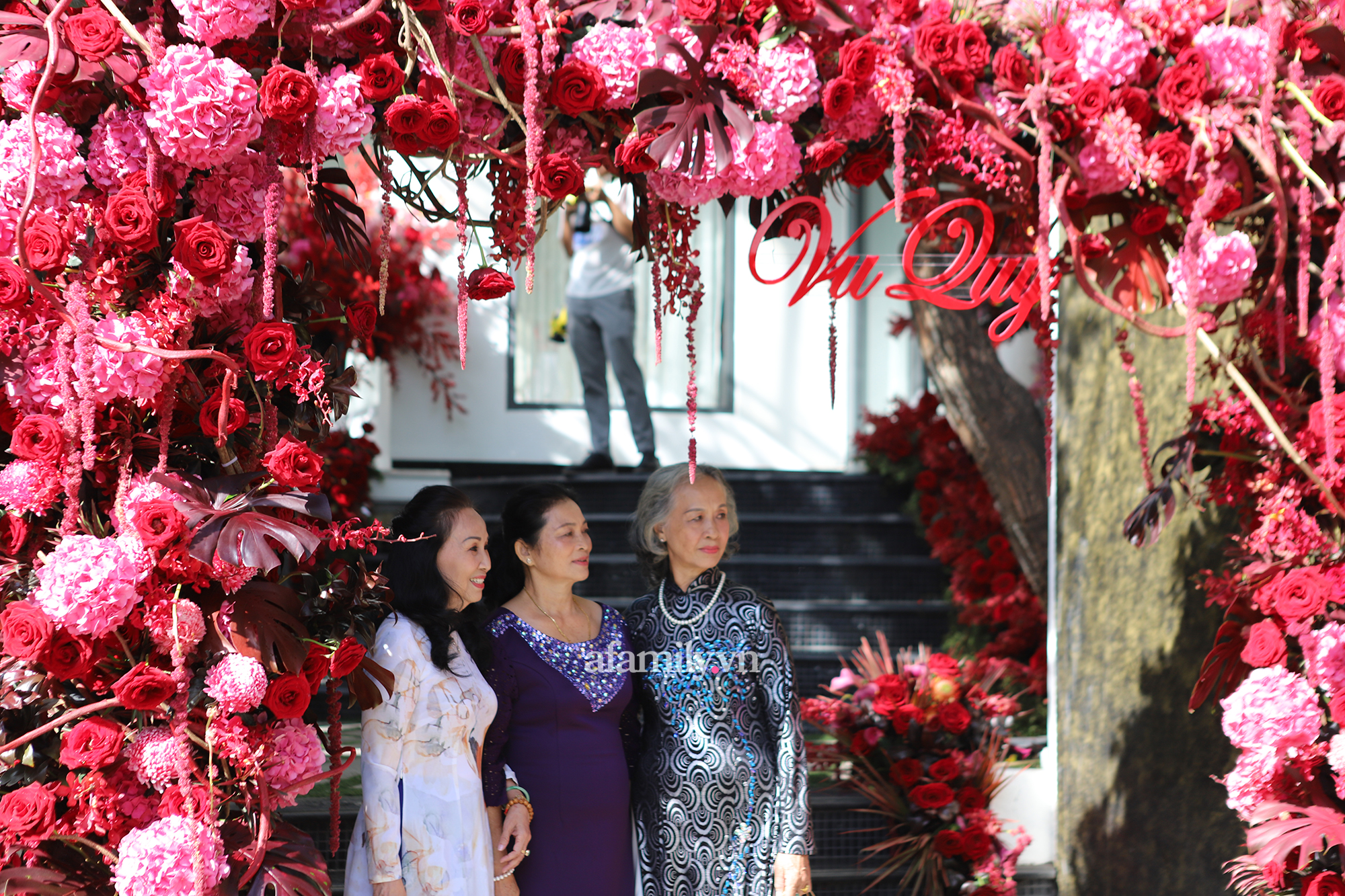 Trực tiếp đám cưới Phan Thành - Primmy Trương: Cô dâu chiếm spotlight với áo dài đỏ, nhẫn kim cương to đùng trên tay nhìn là nể ngay-24