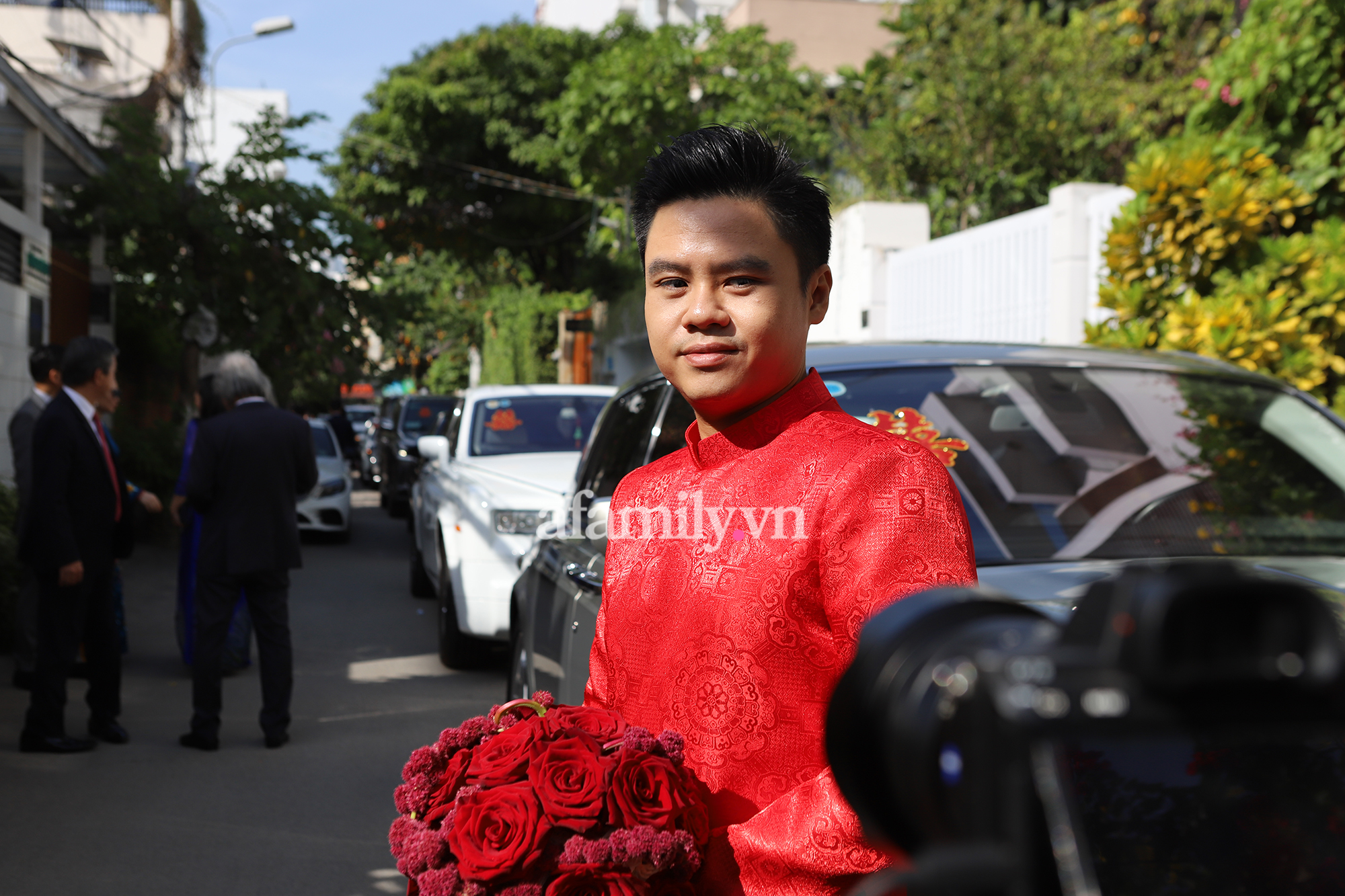Trực tiếp đám cưới Phan Thành - Primmy Trương: Cô dâu chiếm spotlight với áo dài đỏ, nhẫn kim cương to đùng trên tay nhìn là nể ngay-27
