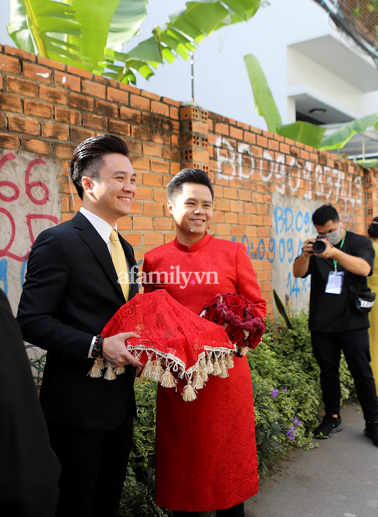 Trực tiếp đám cưới Phan Thành - Primmy Trương: Cô dâu chiếm spotlight với áo dài đỏ, nhẫn kim cương to đùng trên tay nhìn là nể ngay-29