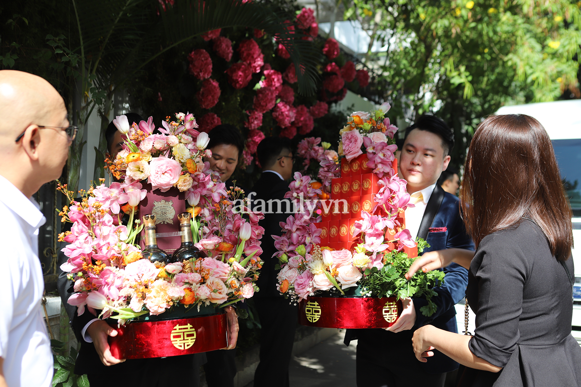 Trực tiếp đám cưới Phan Thành - Primmy Trương: Cô dâu chiếm spotlight với áo dài đỏ, nhẫn kim cương to đùng trên tay nhìn là nể ngay-31