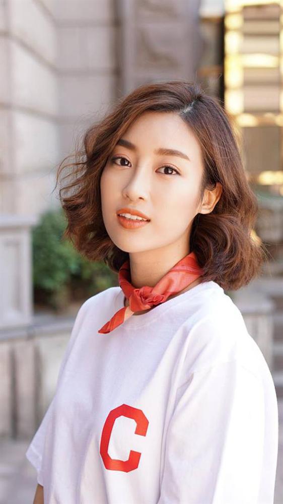 Sau Đỗ Mỹ Linh, HH Tiểu Vy cũng mạnh dạn thay đổi chi tiết này nhưng style lại gây thất vọng nhẹ-10