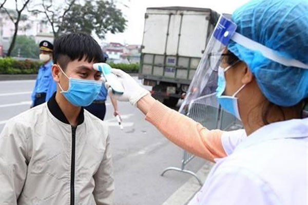 Ùn tắc tại chốt kiểm dịch Covid-19 cửa ngõ TP Hạ Long-1