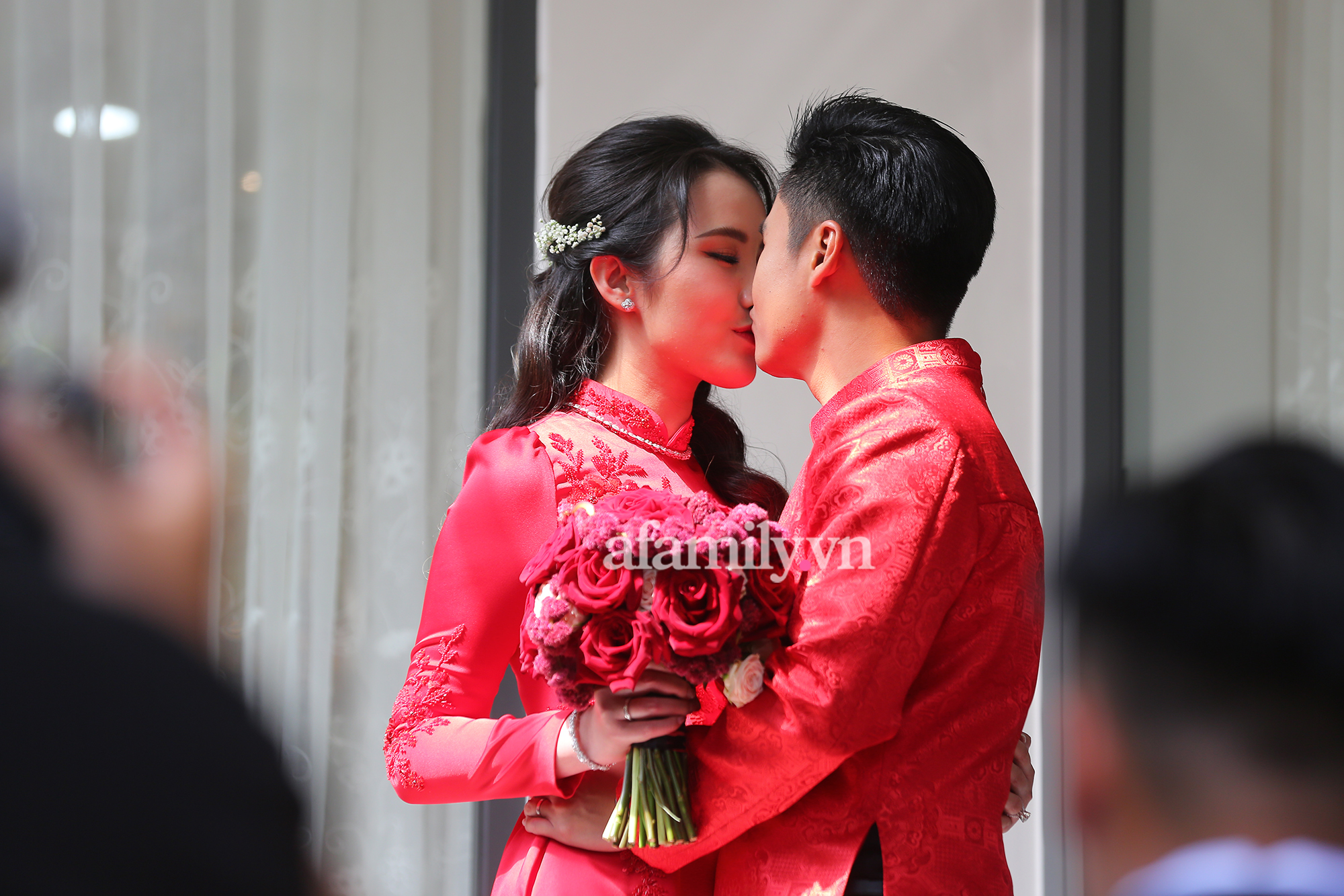 Trực tiếp đám cưới Phan Thành - Primmy Trương: Cô dâu chiếm spotlight với áo dài đỏ, nhẫn kim cương to đùng trên tay nhìn là nể ngay-38