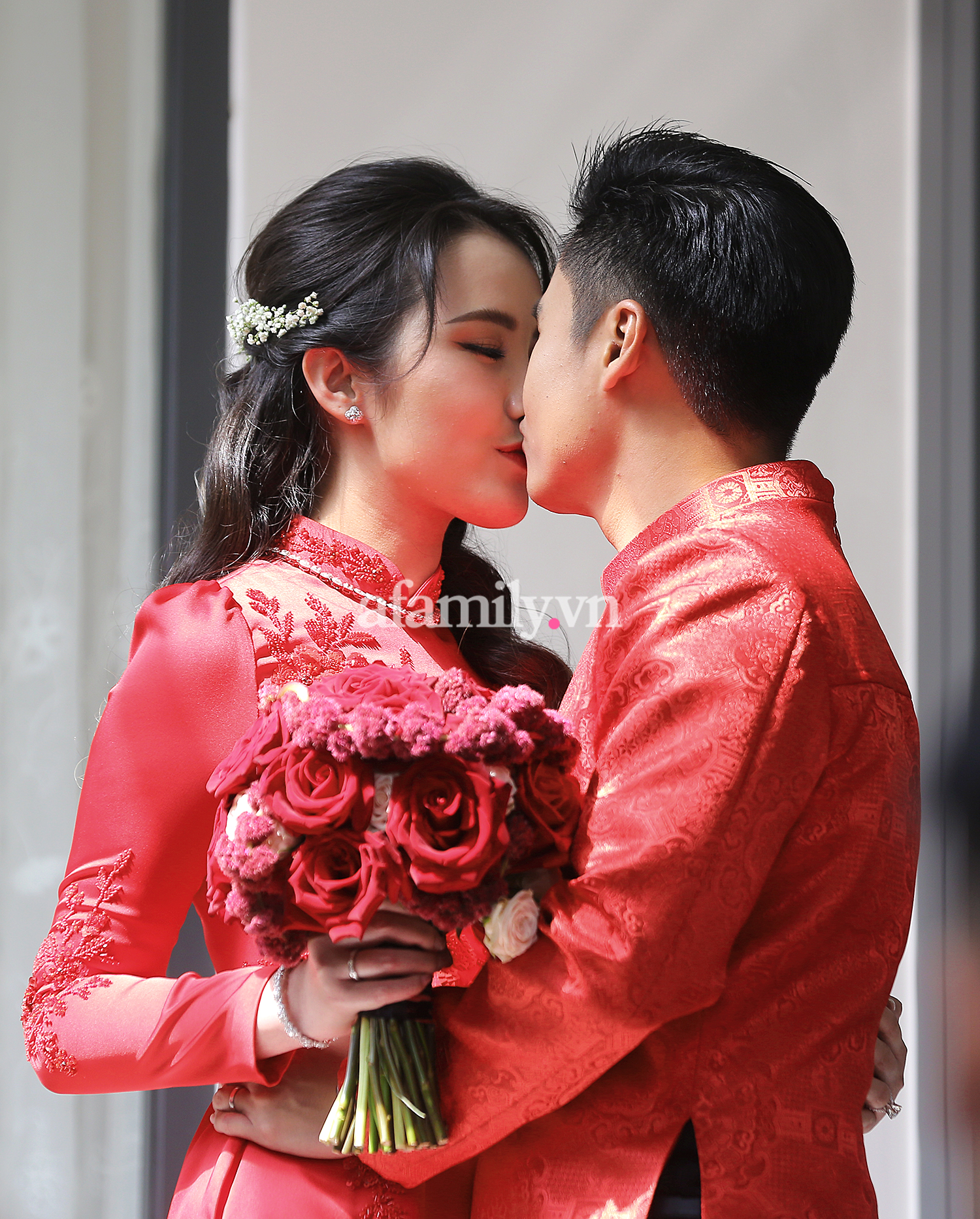 Trực tiếp đám cưới Phan Thành - Primmy Trương: Cô dâu chiếm spotlight với áo dài đỏ, nhẫn kim cương to đùng trên tay nhìn là nể ngay-39