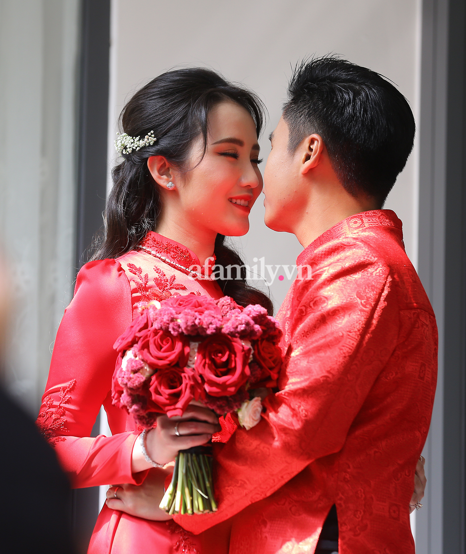 Trực tiếp đám cưới Phan Thành - Primmy Trương: Cô dâu chiếm spotlight với áo dài đỏ, nhẫn kim cương to đùng trên tay nhìn là nể ngay-40