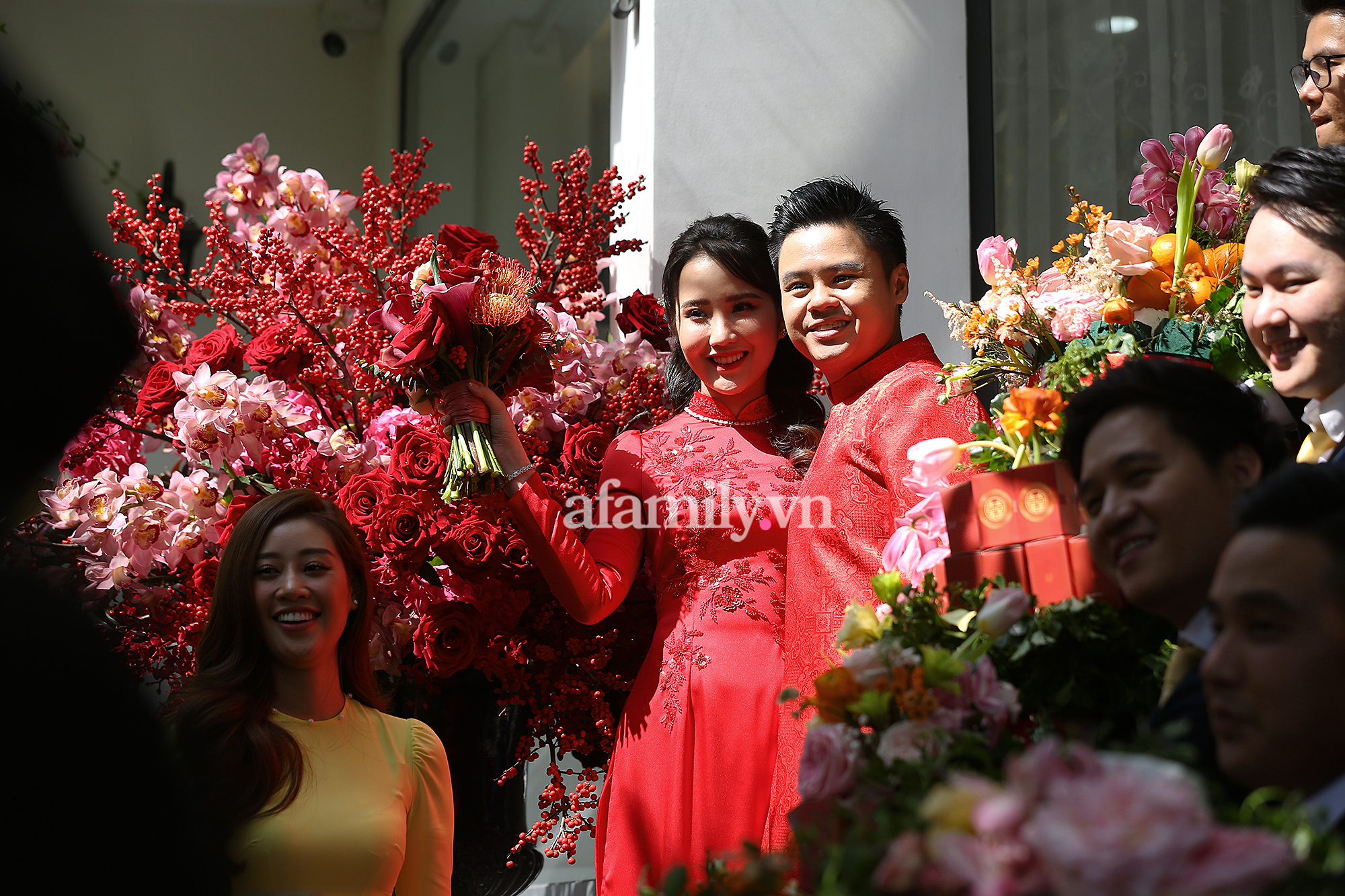 Trực tiếp đám cưới Phan Thành - Primmy Trương: Cô dâu chiếm spotlight với áo dài đỏ, nhẫn kim cương to đùng trên tay nhìn là nể ngay-41