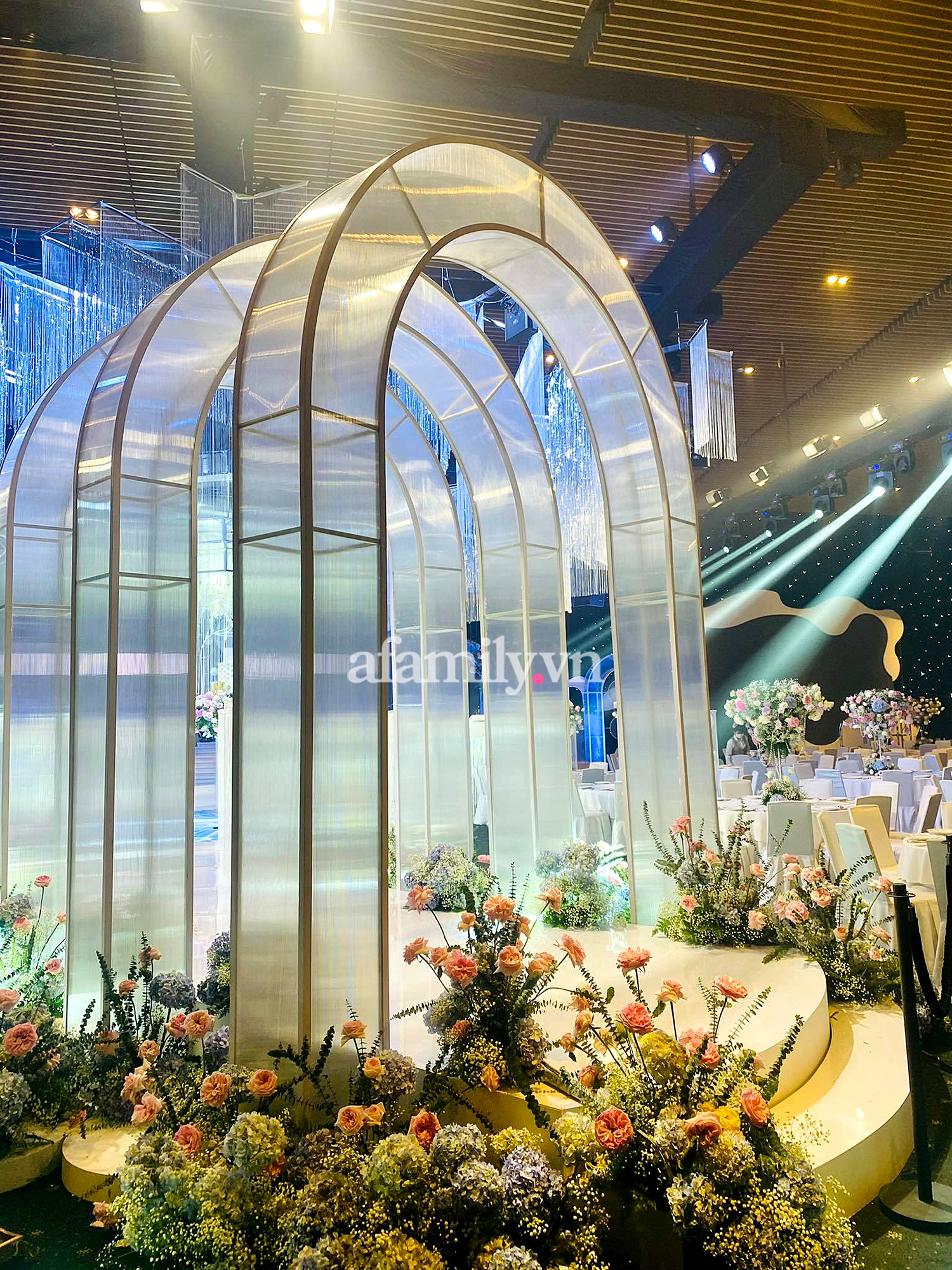 Tiết lộ Phan Thành đã bỏ BẠC TỶ như thế nào để tối nay có vài chục giây bước trên sân khấu cùng Primmy Trương!?-5