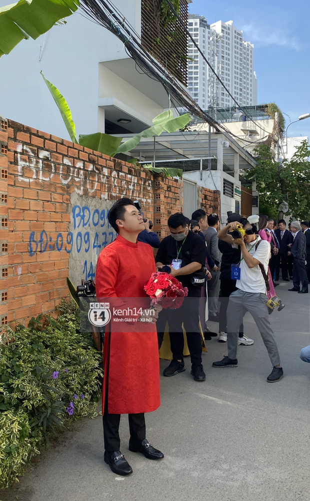 Biểu cảm trái ngược của thiếu gia Phan Thành trước và sau khi rước dâu: Ai lấy vợ rồi mới hiểu!-6
