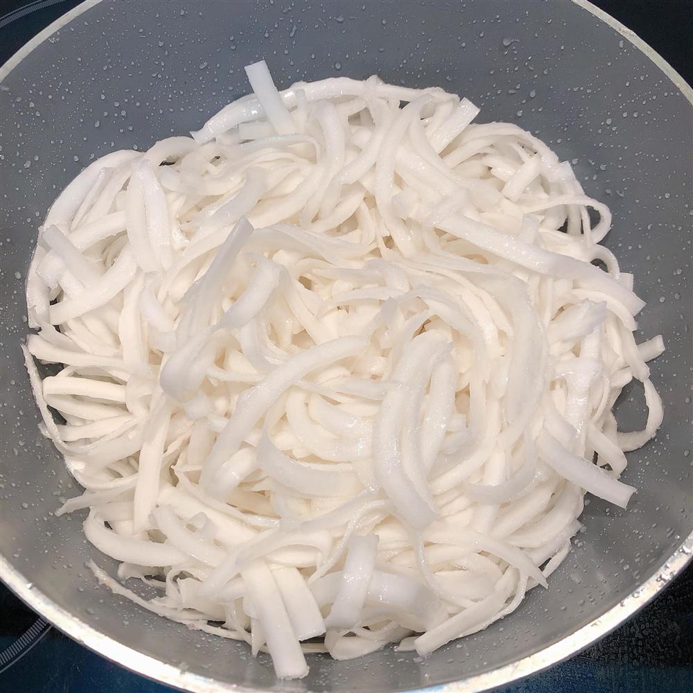 Chị em trổ tài làm mứt nhâm nhi ngày Tết: Mứt ngũ sắc thơm ngon đẹp mắt, mứt gừng đỏ vừa lạ vừa thơm!-6