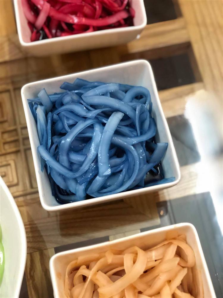 Chị em trổ tài làm mứt nhâm nhi ngày Tết: Mứt ngũ sắc thơm ngon đẹp mắt, mứt gừng đỏ vừa lạ vừa thơm!-7