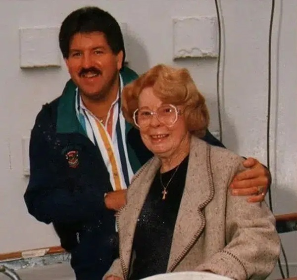 Mở tủ đông của nhà bà, cháu gái hét lên khi thấy xác bà bên trong nhìn mình trừng trừng, vạch trần tội ác đến từ mối tình đôi đũa lệch-3