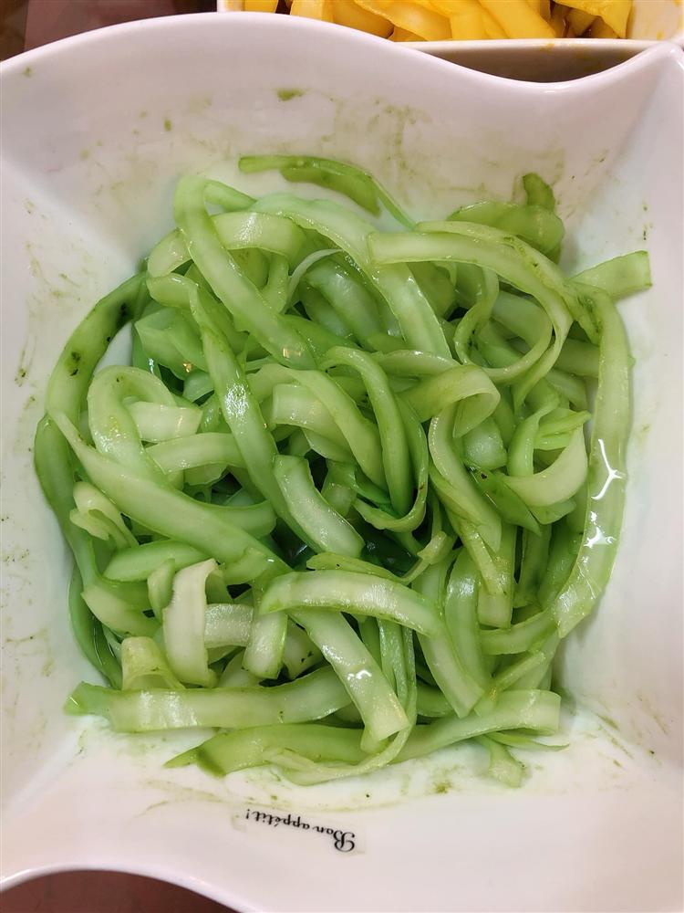 Chị em trổ tài làm mứt nhâm nhi ngày Tết: Mứt ngũ sắc thơm ngon đẹp mắt, mứt gừng đỏ vừa lạ vừa thơm!-10