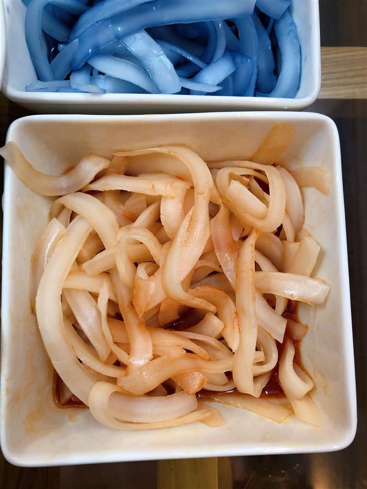 Chị em trổ tài làm mứt nhâm nhi ngày Tết: Mứt ngũ sắc thơm ngon đẹp mắt, mứt gừng đỏ vừa lạ vừa thơm!-11