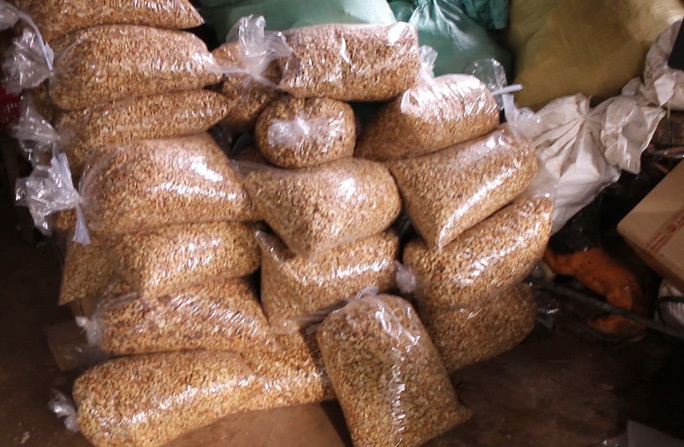 Hạt điều dùng cho gia súc đem bán cho người dùng-1