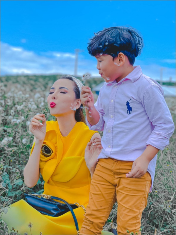 Diễm Hương làm bạn cùng con từ điều đơn giản nhất, thêm hành động nhân văn này khiến hoa hậu được khen khéo dạy con-2