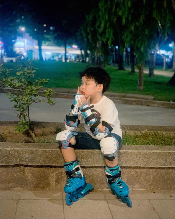 Diễm Hương làm bạn cùng con từ điều đơn giản nhất, thêm hành động nhân văn này khiến hoa hậu được khen&nbsp;khéo dạy con-4