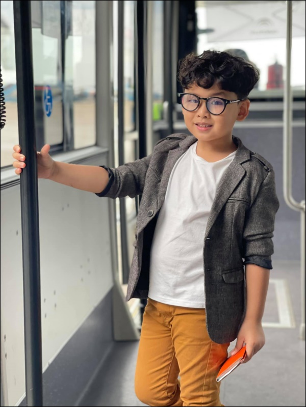 Diễm Hương làm bạn cùng con từ điều đơn giản nhất, thêm hành động nhân văn này khiến hoa hậu được khen khéo dạy con-5