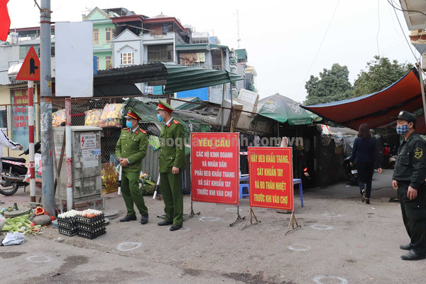 Quảng Ninh tìm những người cùng đi đám cưới, đi chợ Cao Thắng tiếp xúc với nữ tiểu thương nghi nhiễm Covid-19-1