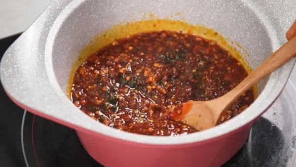 Cuối tuần rảnh rang, chị em hãy vào bếp làm chân gà lắc thập cẩm ăn cho sướng miệng: Hương vị chua chua ngọt ngọt, dai giòn sần sật không thể không mê!-8